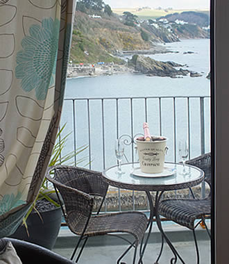 Double room with sun lounge and sea view
